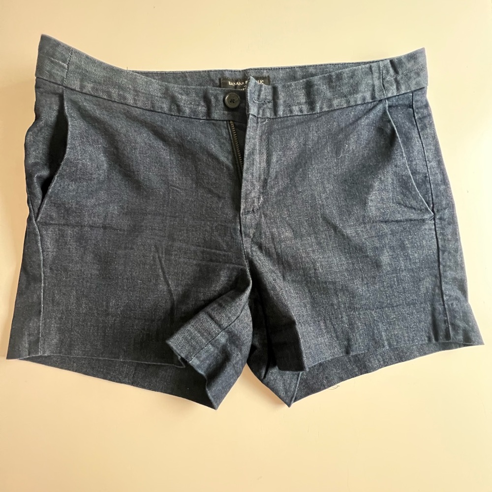 Banana Republic hampton fit dark denim short, size 2.